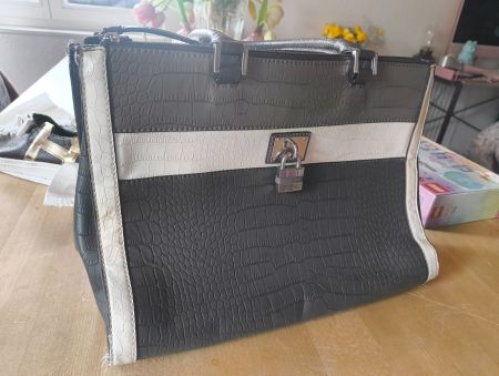 Guess Handtasche, Grau/Weiss, Kroko-Optik, Top Zustand!