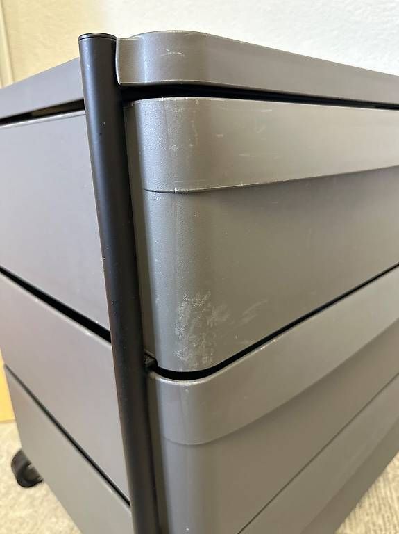 Banconi: Pedrali Boxie Designer Rollcontainer Grau mit Rollen – Usato da Effretikon venduto da bek_6sgb 3