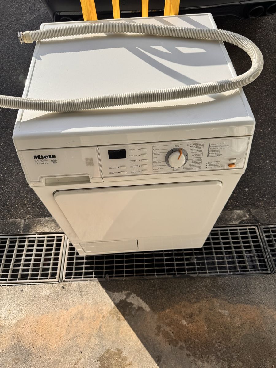 Miele Lavatrici: Miele Waschturm  – Usato da Horw venduto da dancav 1