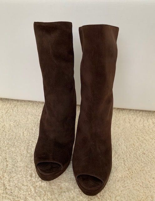 Scarpe da donna: Prada brown suede ankle boots – Usato da Dallenwil venduto da ZD2019 5