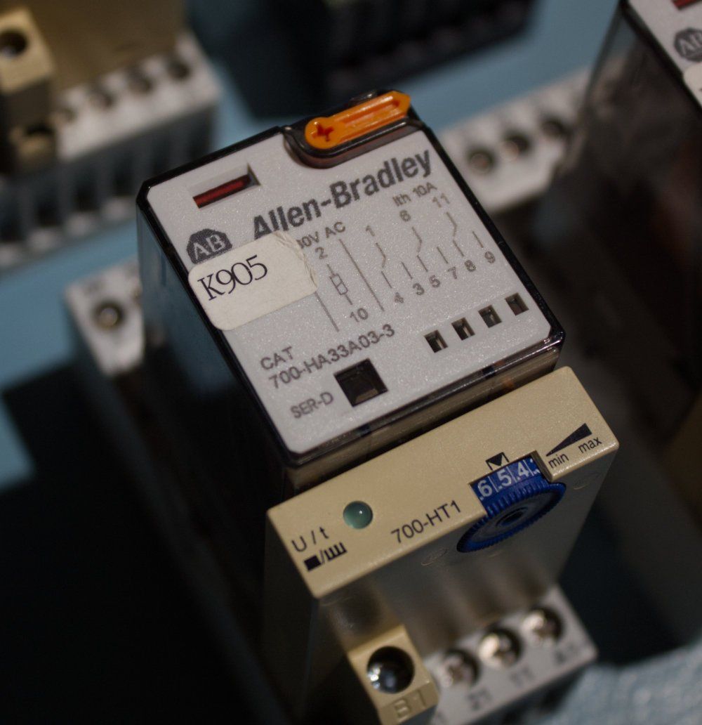 Componenti elettronici: Diverse Relais mit 230V Spulen – Usato da Zürich venduto da mac_l2k9 1