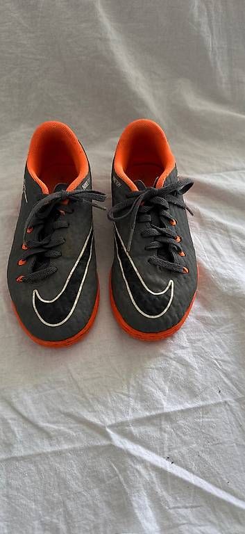 Scarpe per ragazzi: Fussball Hallenschuhe – Usato da Oberengstringen venduto da Kati.vrdoljak
