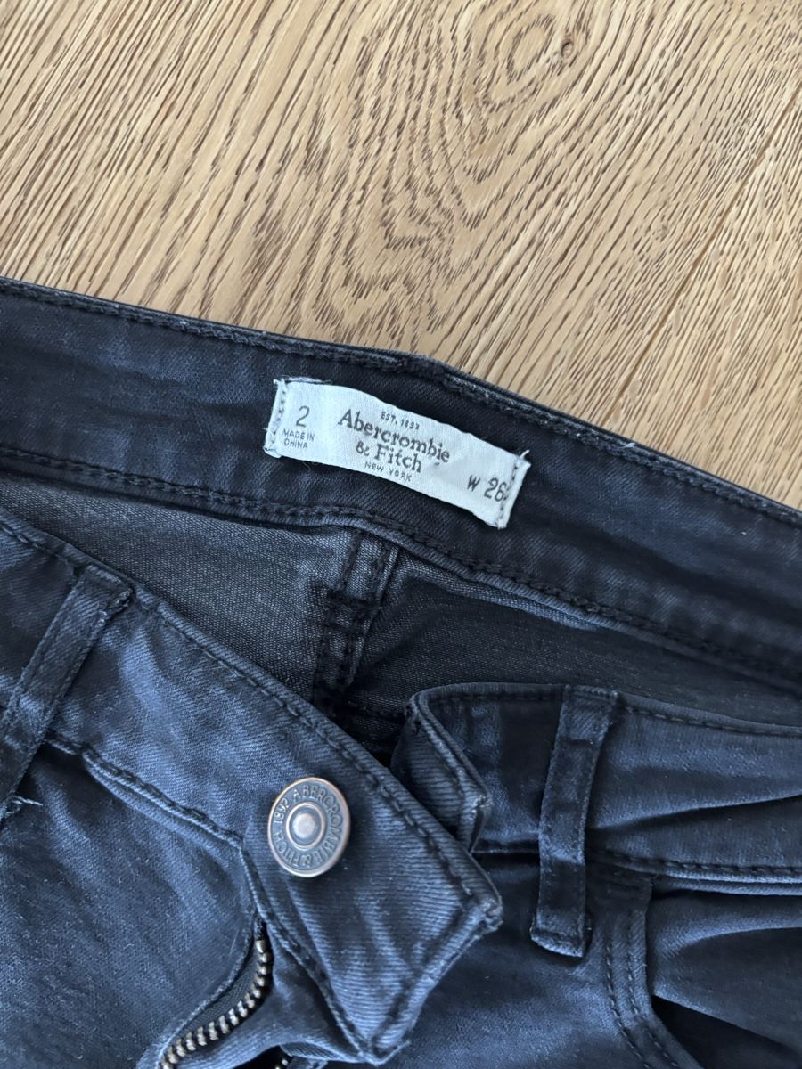 Abercrombie Jeans: Abercrombie & Fitch Jeans schwarz – Usato da Buttisholz venduto da Melsan 1