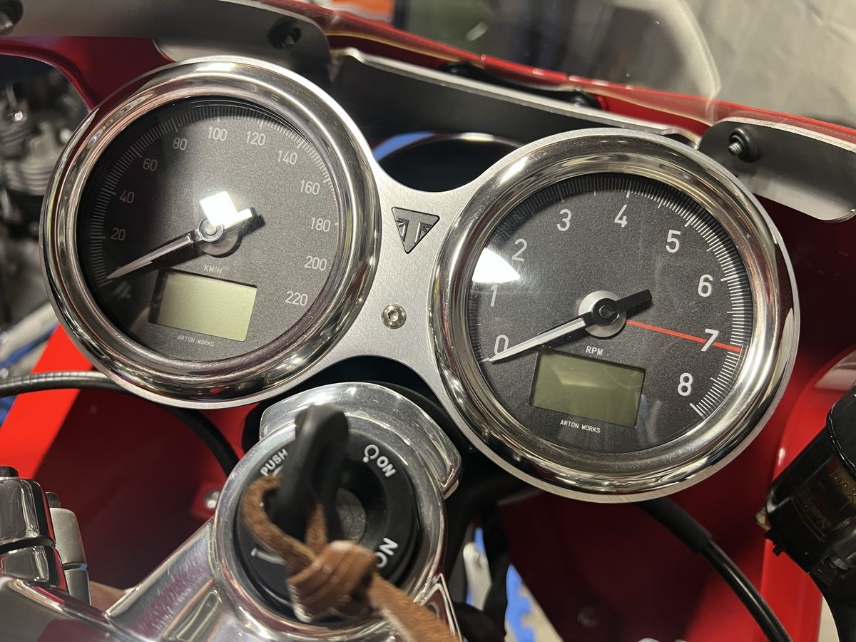 Triumph Strada: Triumph Thruxton R Track Racer Kit – Usato da Altdorf UR venduto da Bell47 8