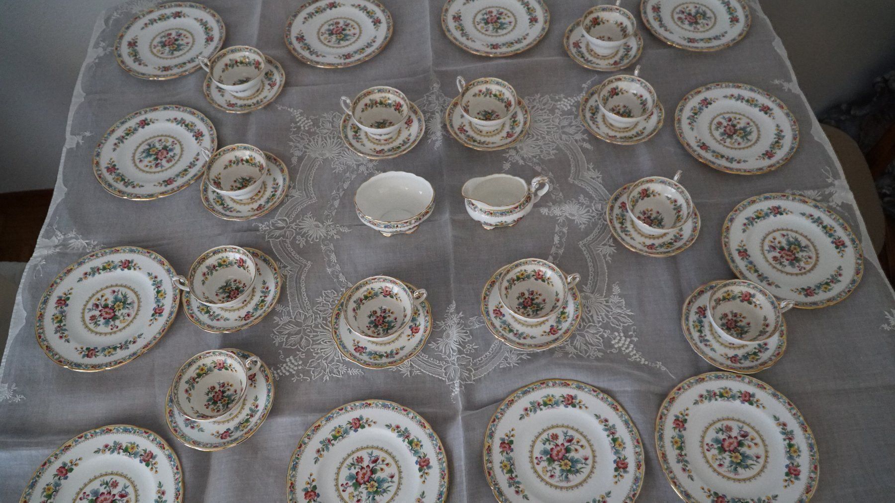 Set di piatti: Kaffe/Teeset Ming Rose Goldrand 38 Teile – Usato da Bern venduto da Antikbatik 1