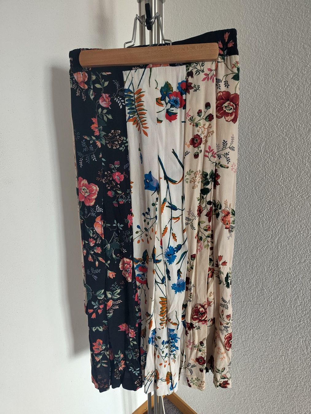 Maje Gonne: Maje Rock mit Blumen, Patchwork Gr. 34 neuwertig – Usato da Arbon venduto da Franca1979