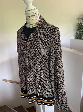 Tolle Bluse schwarz / gold Grösse M  Soyaconcept