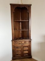 Schöner Antiker Eckschrank aus Holz – rustikal
