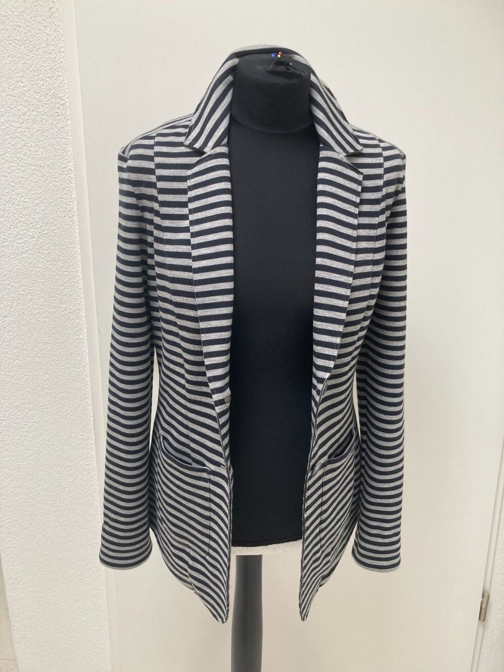 Comma Jacken: Blazer gestreift blau/grau. Gr. 36 Marke comma – Neu (gemäss Beschreibung) aus Glattpark (Opfikon) von Pangie 1
