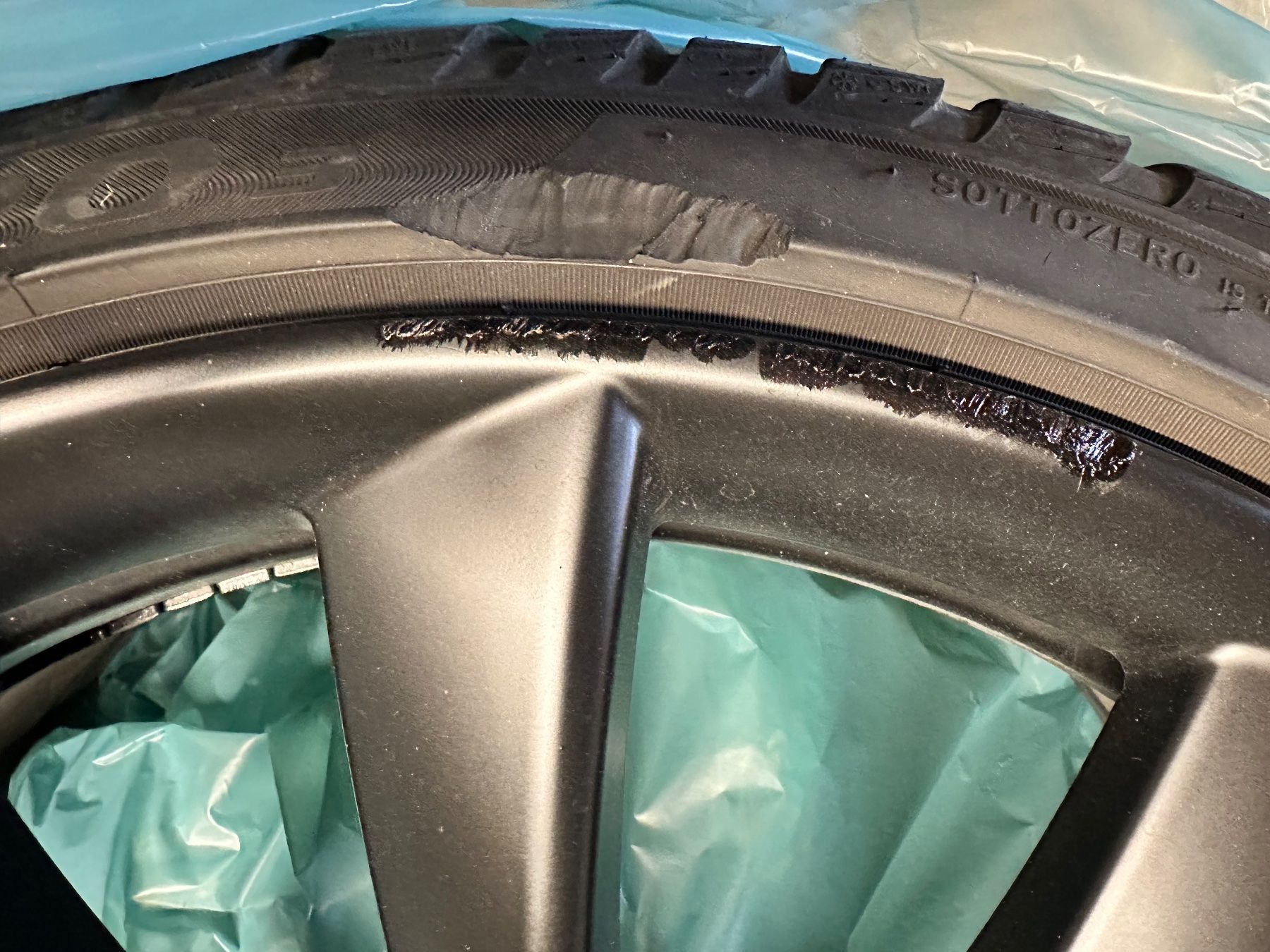Pirelli Pneus & Kompletträder: Tesla Model 3 Performance Winter Kompletträder 20 zoll – Gebraucht aus Allschwil von Hkrobster 4