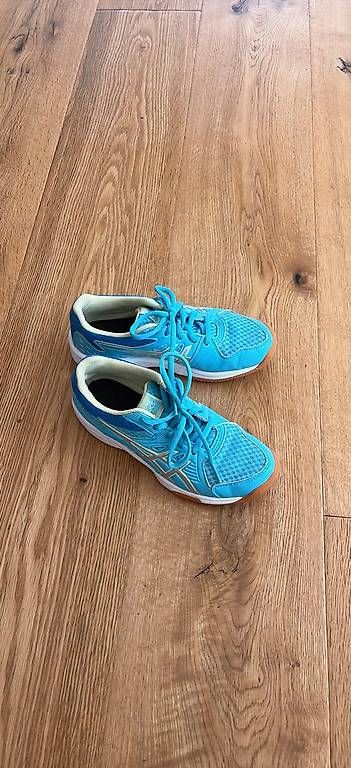 Schuhe für Jungen: Hallenschuhe Gr. 33.5 – Gebraucht aus Oberwil BL von Yara015