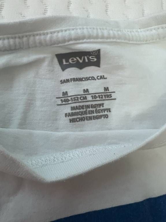T-shirt: Levis T-Shirts plus ein schwarzer T-Shirts – Usato da AU/ZH venduto da kalhoum 1