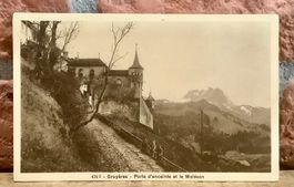 GRUYÈRES Porte d'enceinte et le Moléson - Belebt