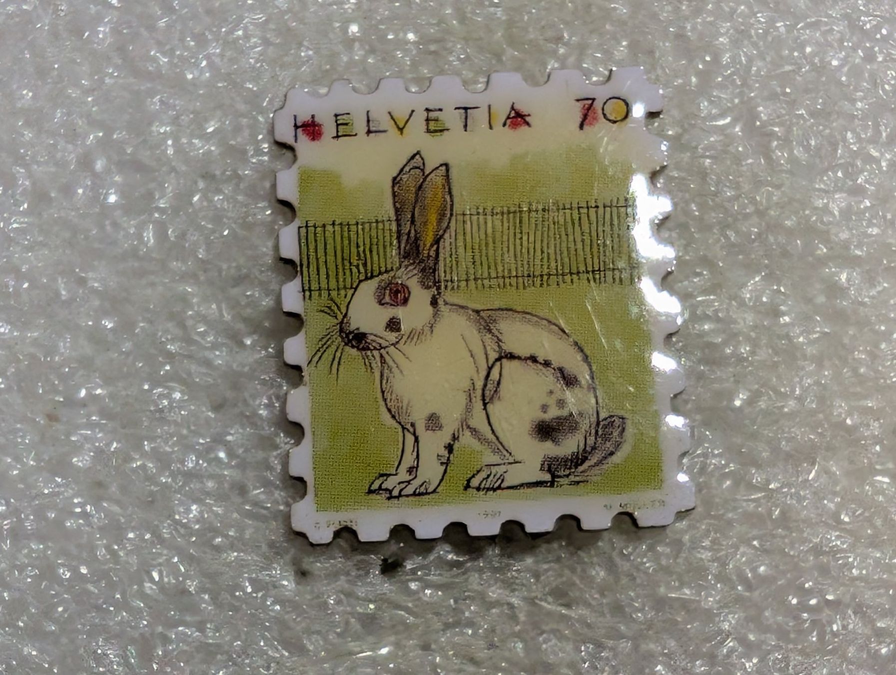 Placchette & Badge: Ansteckbutton 242: Briefmarke Helvetia – Usato da Oppligen venduto da Pin-Fall-Shop