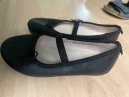 Schwarze neue H&M Ballerinas Gr. 29