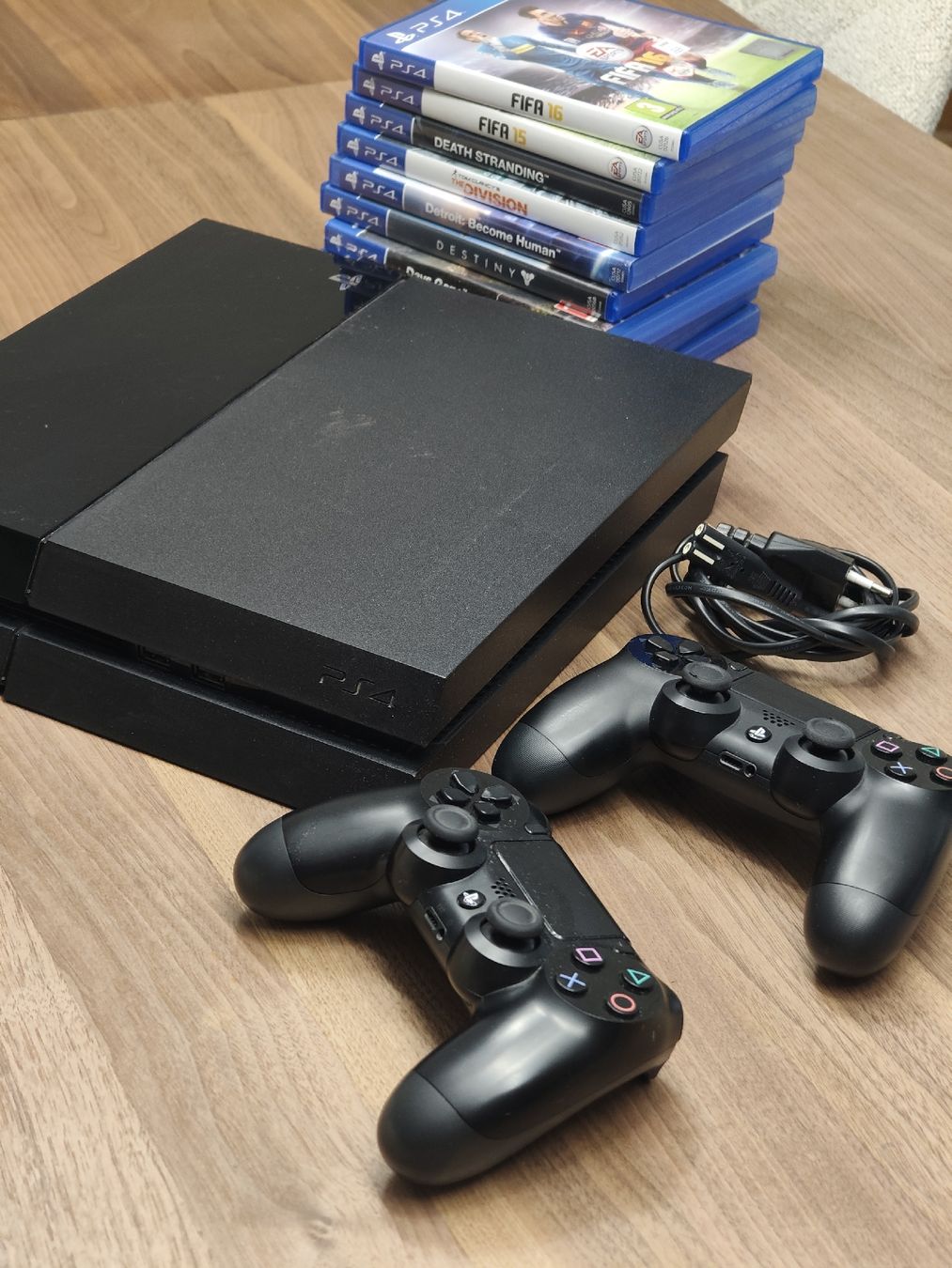 Sony Console: Playstation 4 inkl. 2 Controller & Games – Usato da Hüniken venduto da Satoshi.Nakamoto