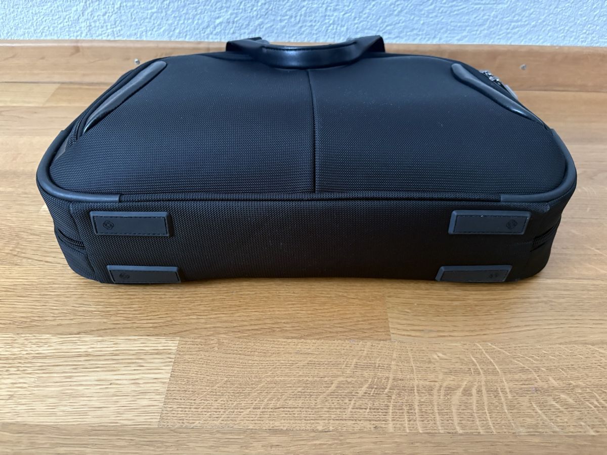 Samsonite Valigie & Borse: Samsonite Laptoptasche schwarz 48x33x10cm  – Usato da Oetwil a.d. Limmat venduto da DG91 3