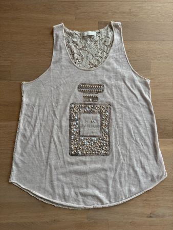 Sommerliches Top mit Spitze und Schmucksteinen, Beige