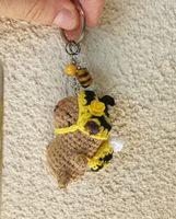 Amigurumi Schlüsselanhänger mit Capybara Biene
