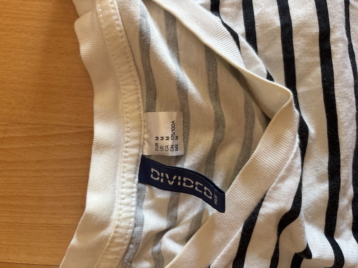 T-Shirts: T-Shirt gestreift Divided M – Gebraucht aus Chexbres von doe_xns6 1
