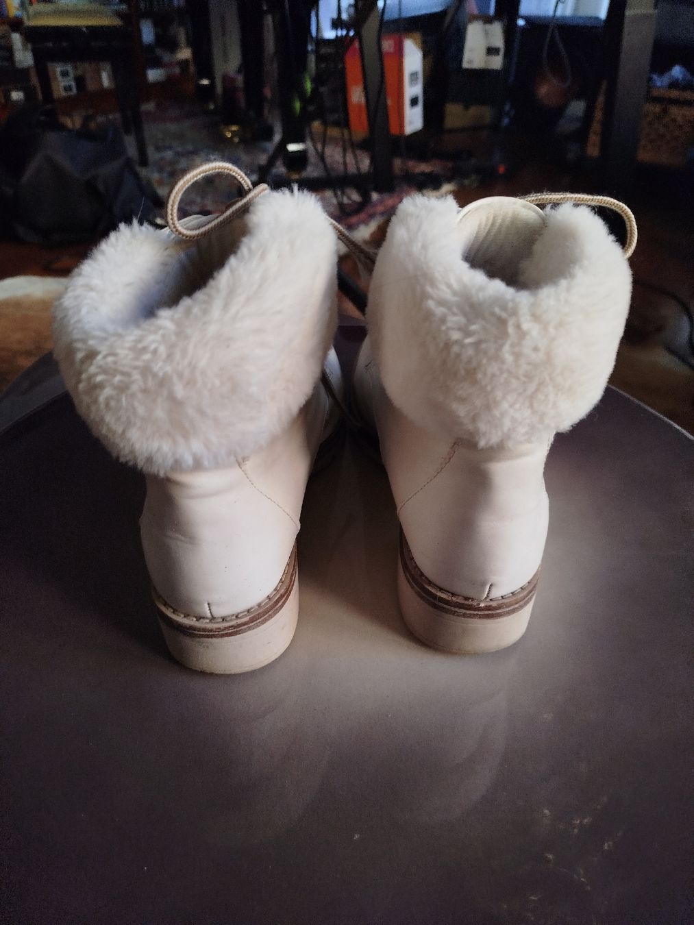Damenschuhe: weisse Winterstiefel mit Fellabschluss – Gebraucht aus St. Gallen von jbu_ns6v 4