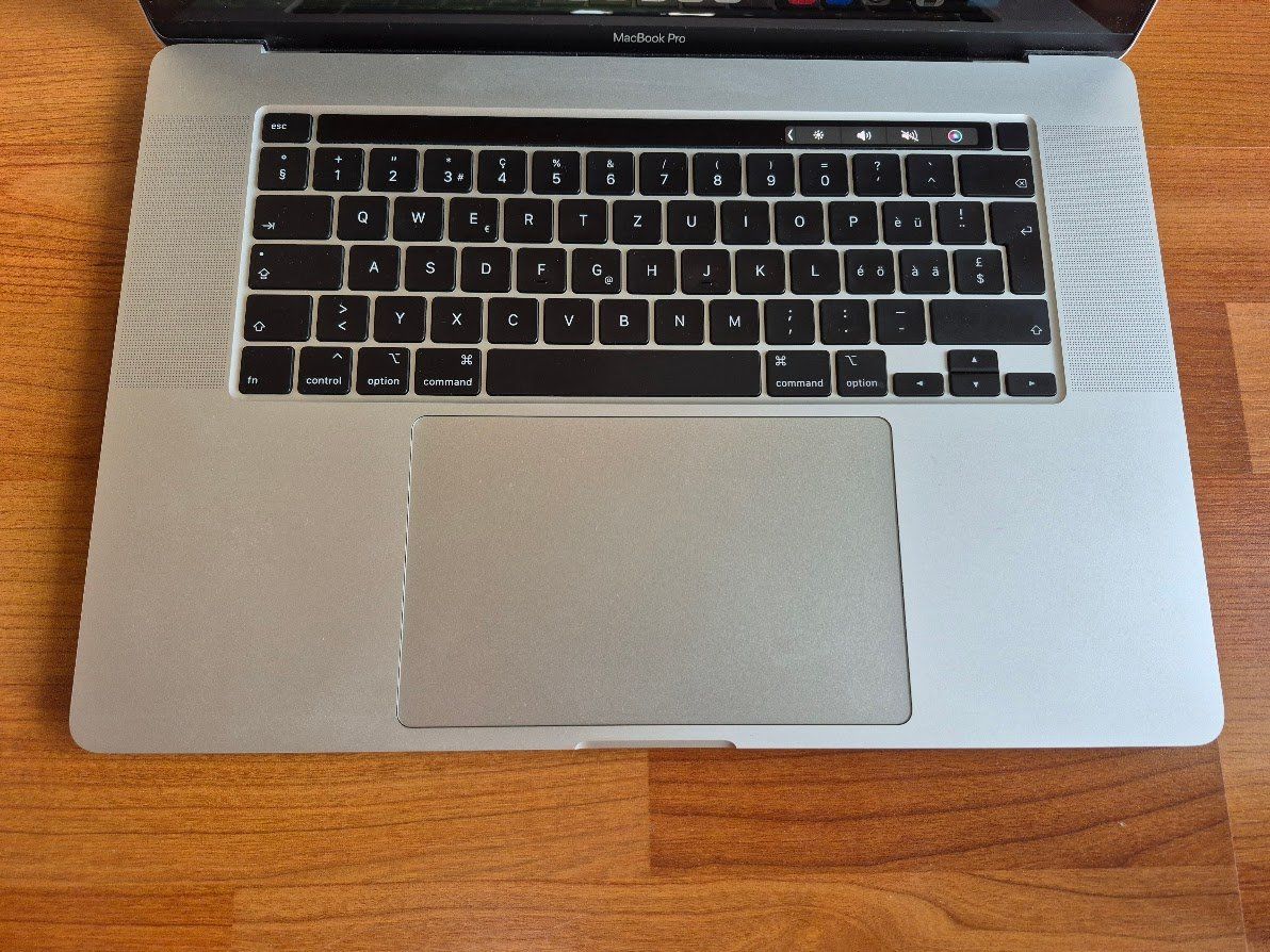 Apple Notebooks: MacBook Pro 16" 2019, 32GB RAM, 512GB SSD, Privacy Filter – Gebraucht aus Goldswil von 3377 3