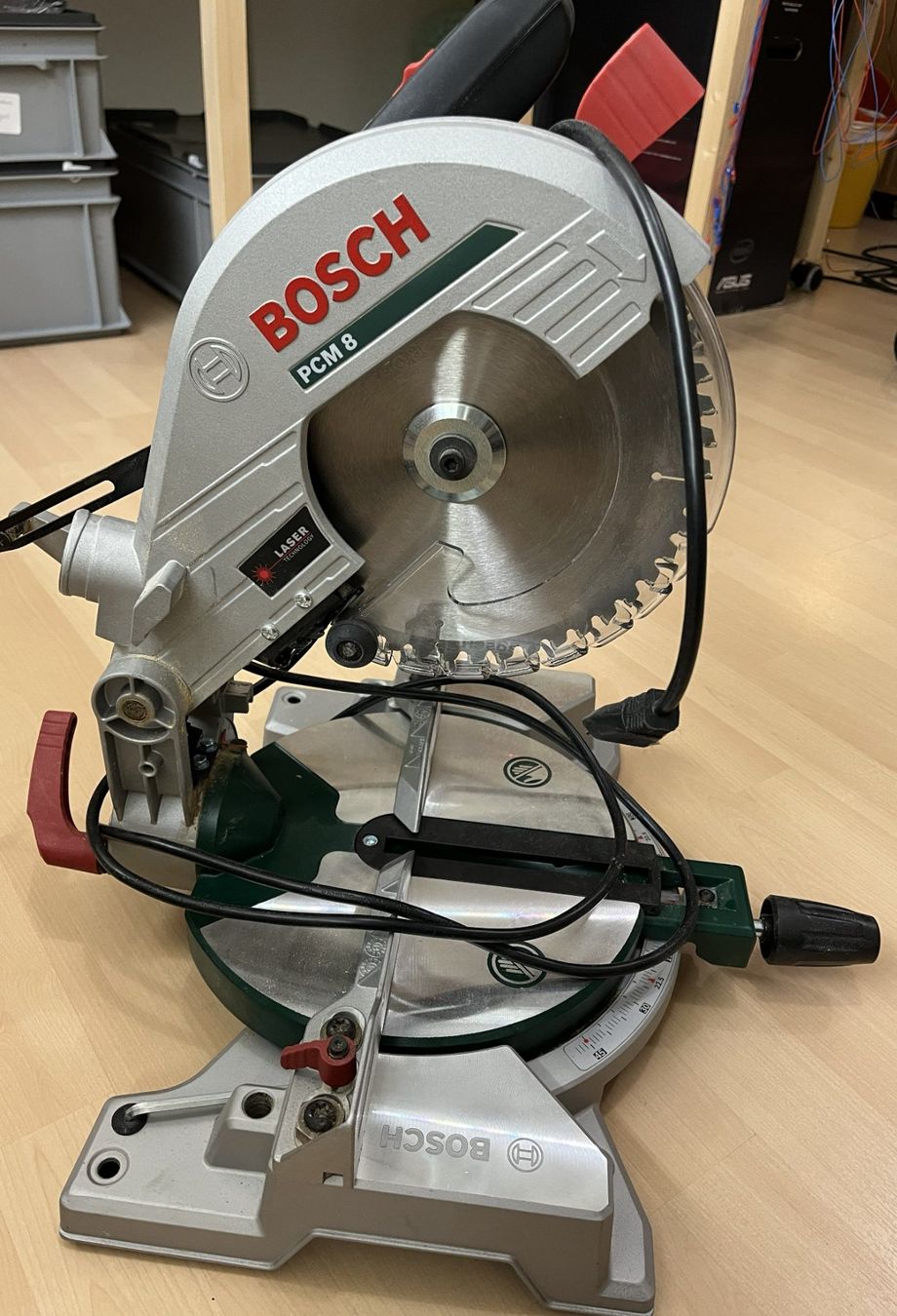 Bosch Sägen: Gehrungssäge BOSCH PCM 8 gebraucht – Gebraucht aus Männedorf von Maenne 1
