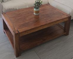Massiver Couchtisch aus Holz 120x80x46 cm guter Zustand