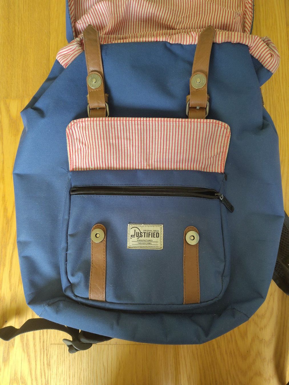 Zaini: Blauer Rucksack mit Leder-Applikationen – Usato da Bern venduto da Cassiopeia-72 2