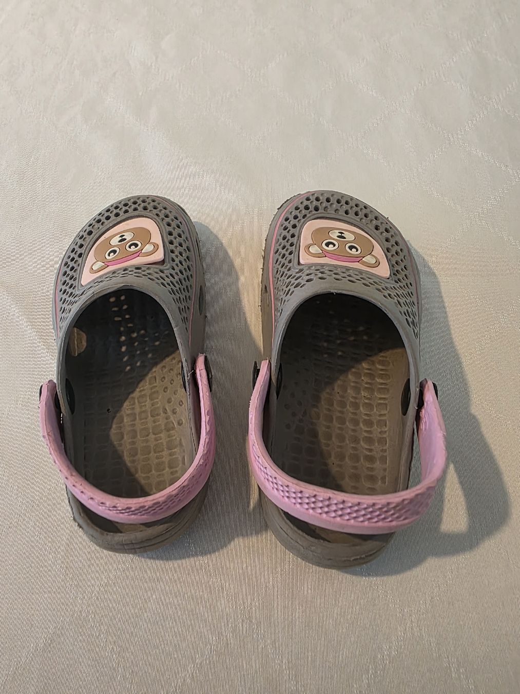 Scarpe per ragazzi: Kinder Clogs Grösse 23 mit Bärenmotiv gebraucht – Usato da Hermrigen venduto da R20121989 1
