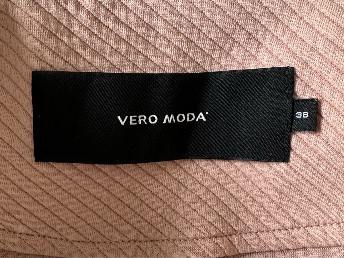 Vero Moda Giacche: Blazer Lachsfarbig (38) – Usato da Benken SG venduto da SecondTreasure 2
