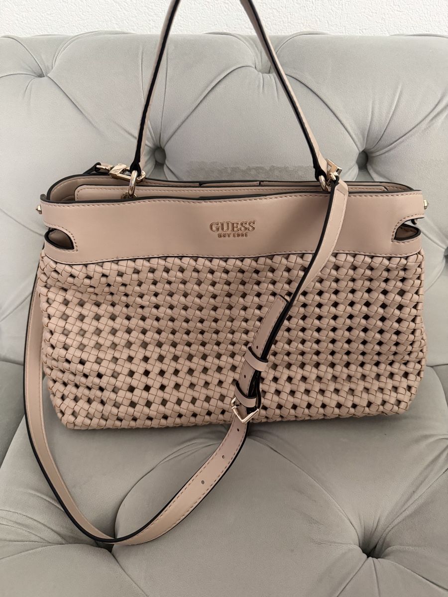 Guess Sacs femmes: Guess Tasche – D'occasion à Zürich par bentley_