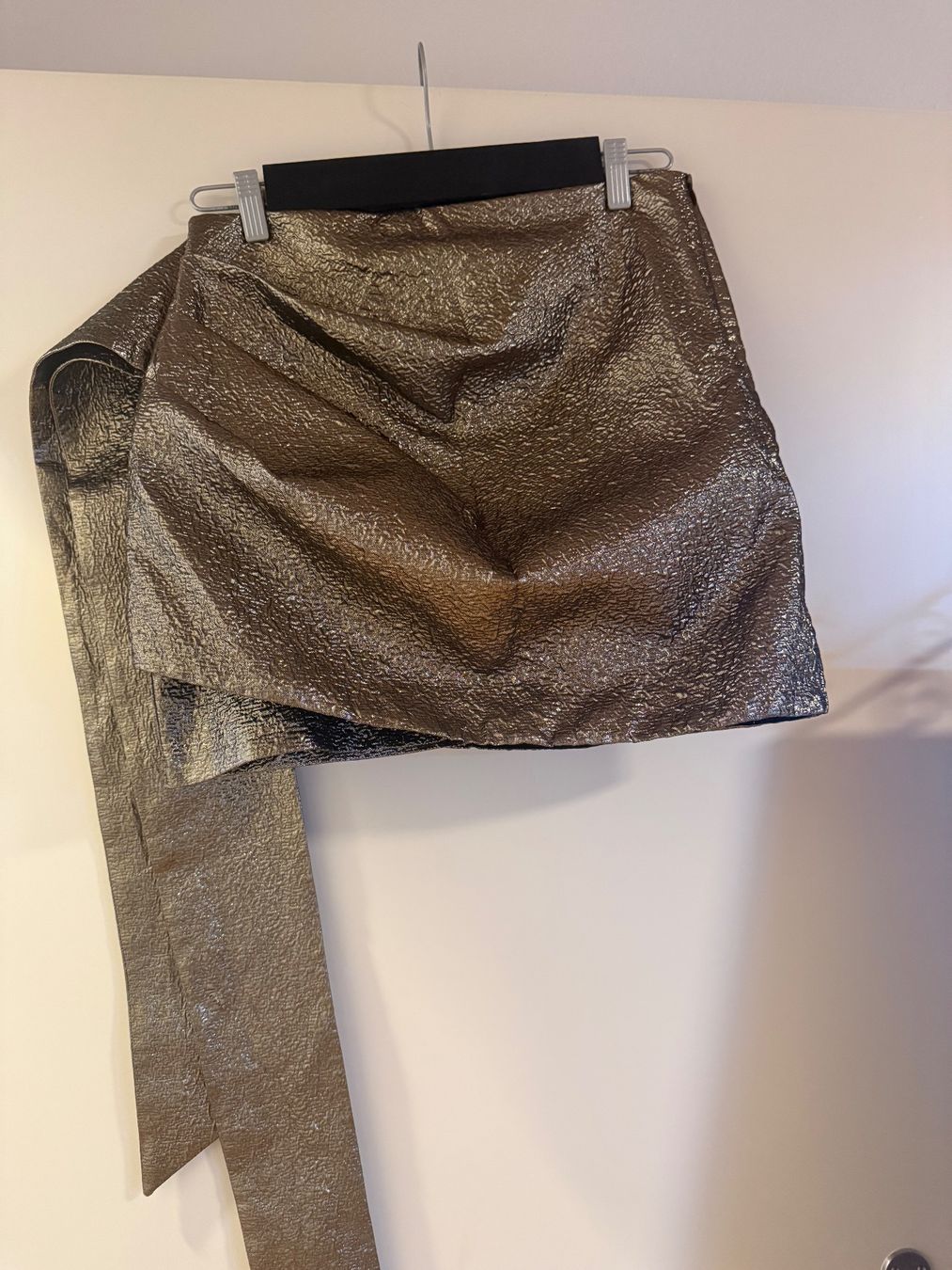 Mango Gonne: Mango golden/bronze miniskirt, M – Usato da Zürich venduto da kuz_mnn9 4
