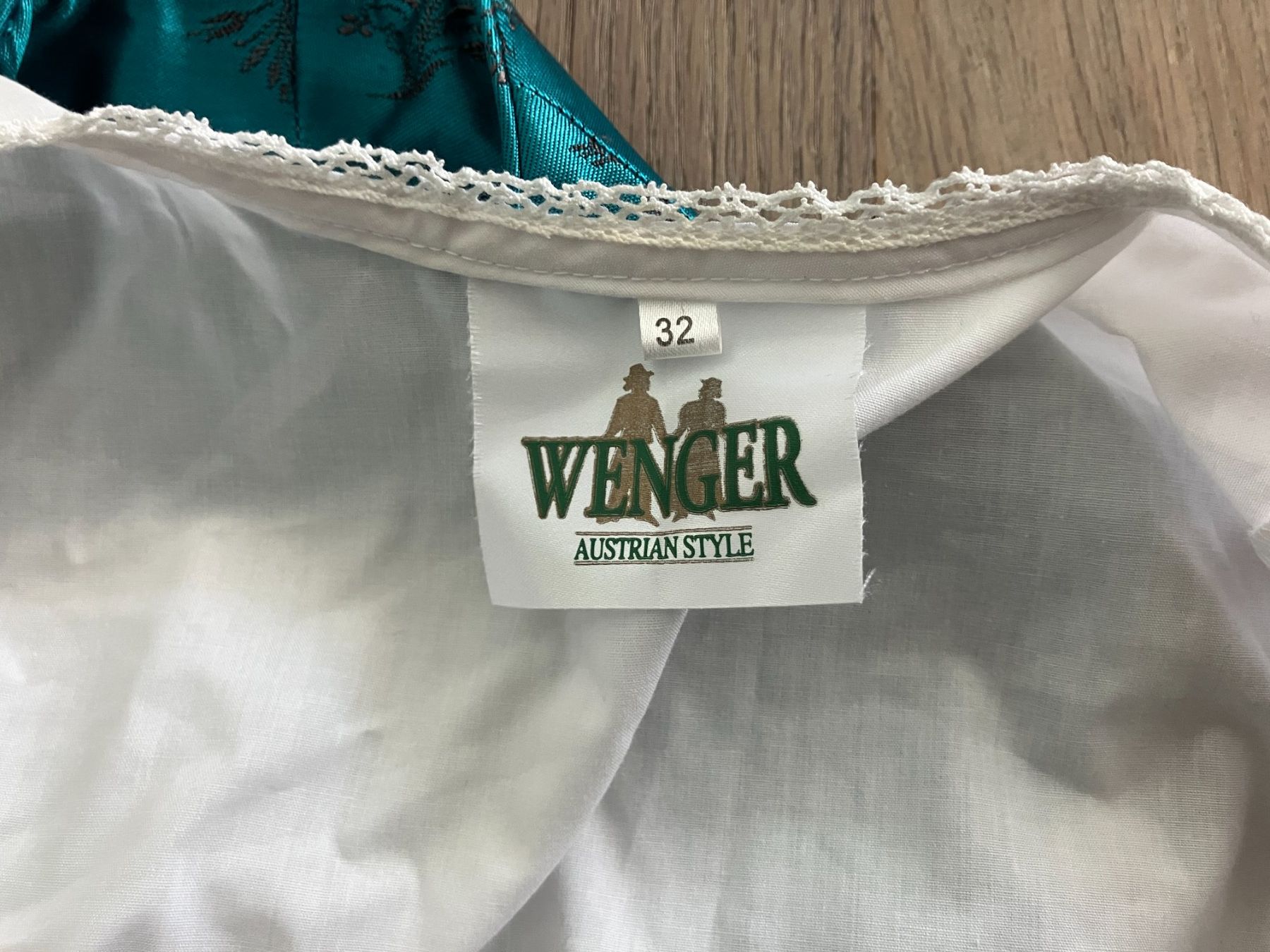 Vestiti: Oktoberfest Dirndl Grösse 32 – Usato da Lindau venduto da PrinterGuy 4
