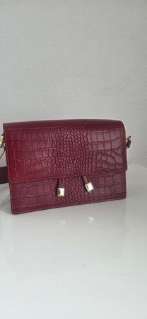 Elegante Handtasche in Kroko-Optik, bordeauxrot