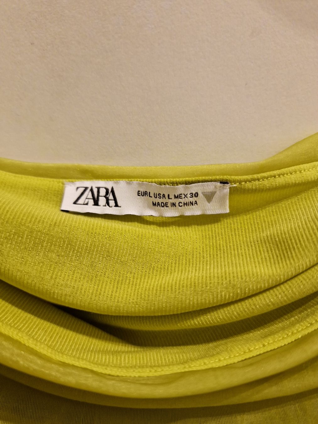 Tops: Top verde lime taglia S – Gebraucht aus Volketswil von agc_th5j 1
