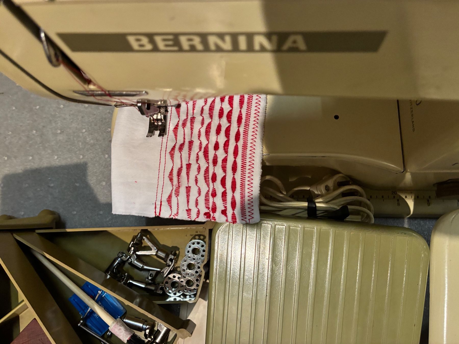 Bernina Macchine da cucire: Bernina 730 Record mit 6 Monate Garantie – Usato da Hendschiken venduto da zkos 1