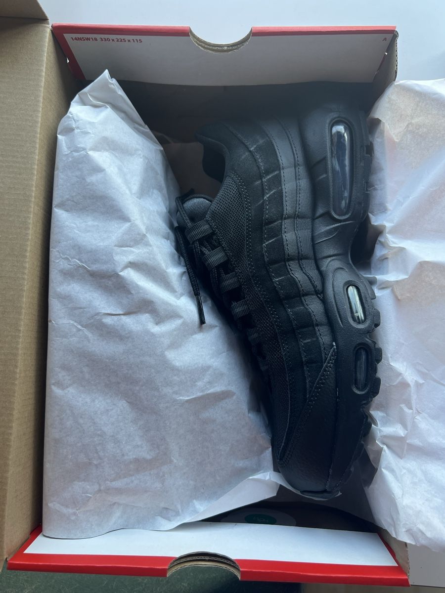 Nike Chaussures hommes: Nike Air Max 95 neu 42.5 – Neuf (Voir description) à Bern par BestBrandSeller89
