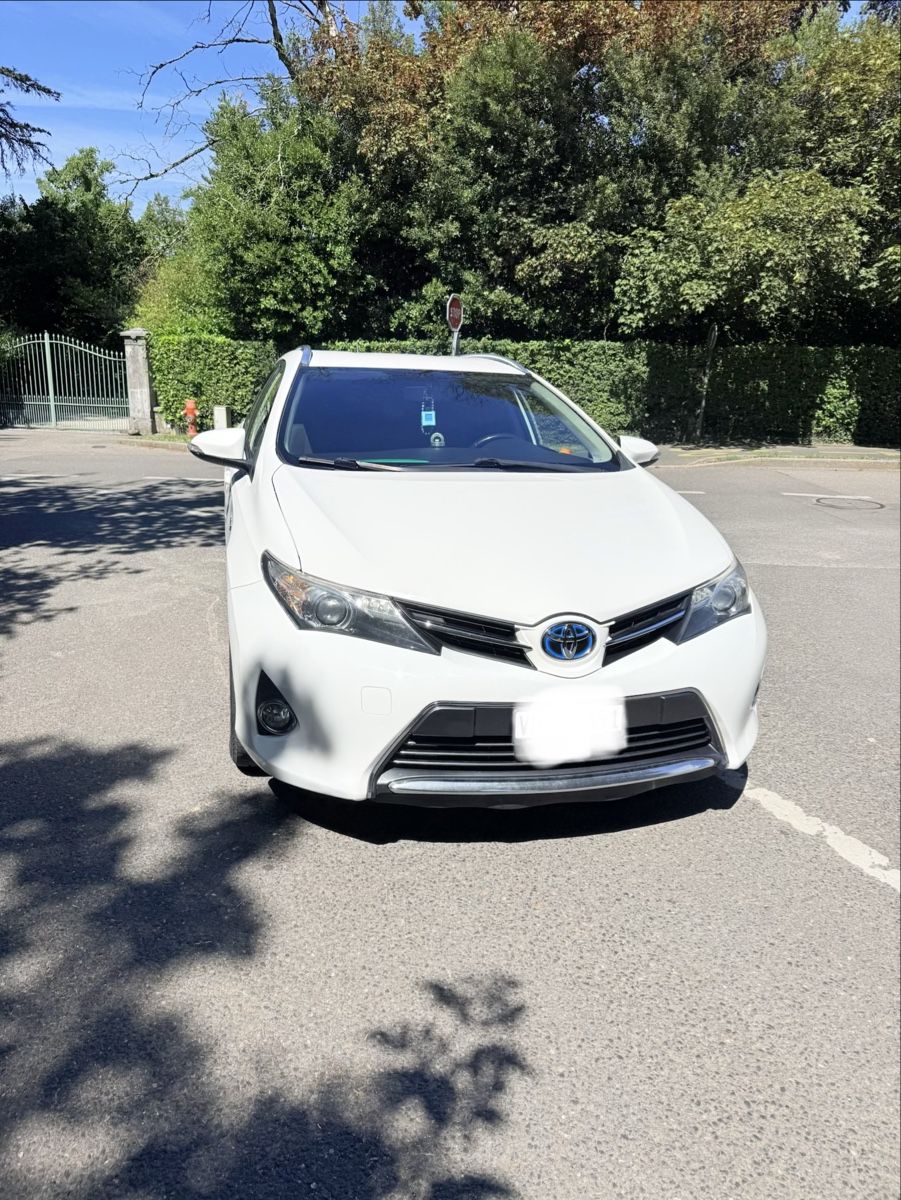 Automobili: Toyota auris – Usato da Plan-les-Ouates venduto da Yasse