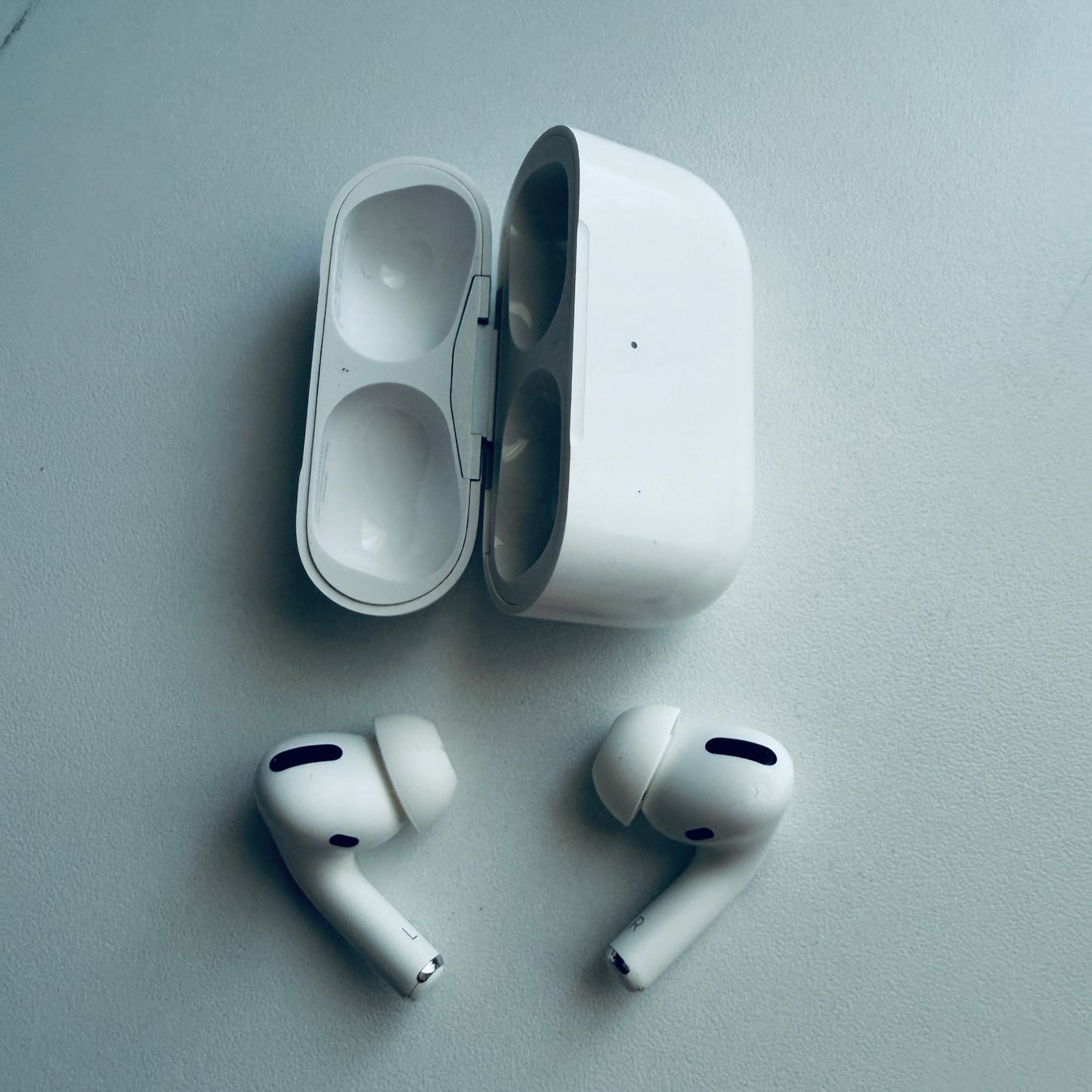 Apple Cuffie: Original Apple AirPods Pro 1 Gen. mit Wireless Case – Usato da Basel venduto da MY.AIRPODS.SHOP 1