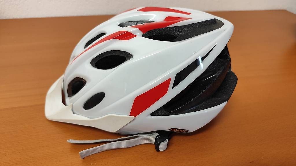 Caschi: Casco bicicletta per bambino/a – Usato da Pregassona venduto da pce_xm2t