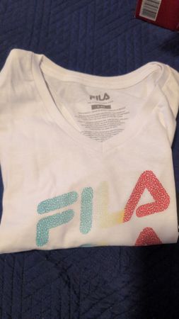 T-shirt FILA bianca con logo multicolore – taglia S – nuova