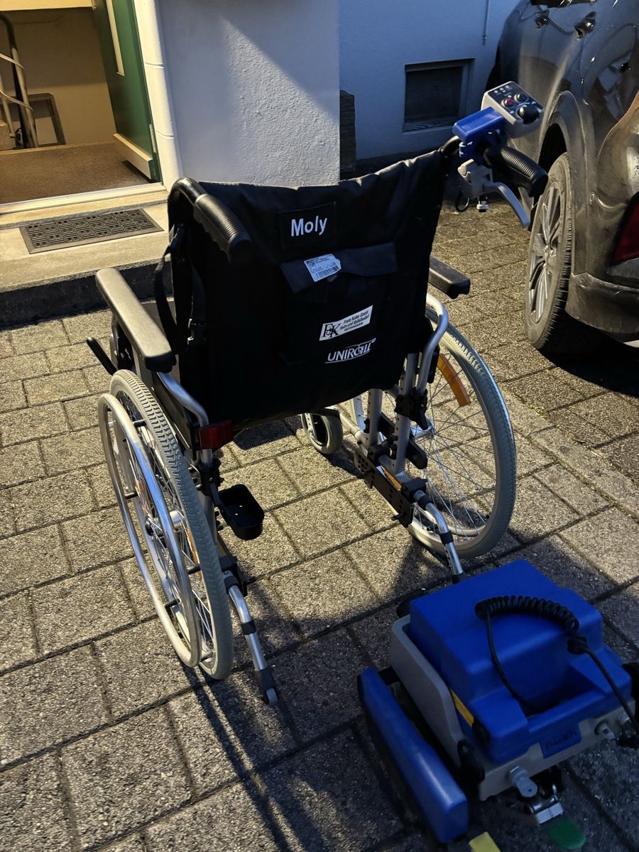 Rollstühle: Rollstuhl Molly mit Schiebe und Bremshilfe Motor – Gebraucht aus Emmen von H.Bettina 2