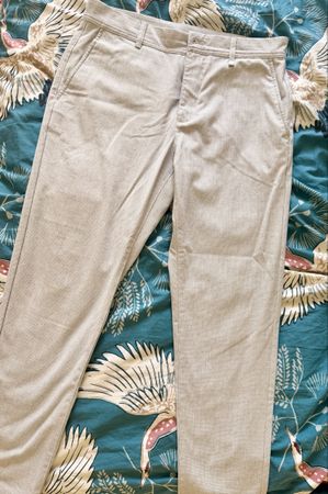 Pantalon homme gris, taille 40 - Parfait pour l'été!