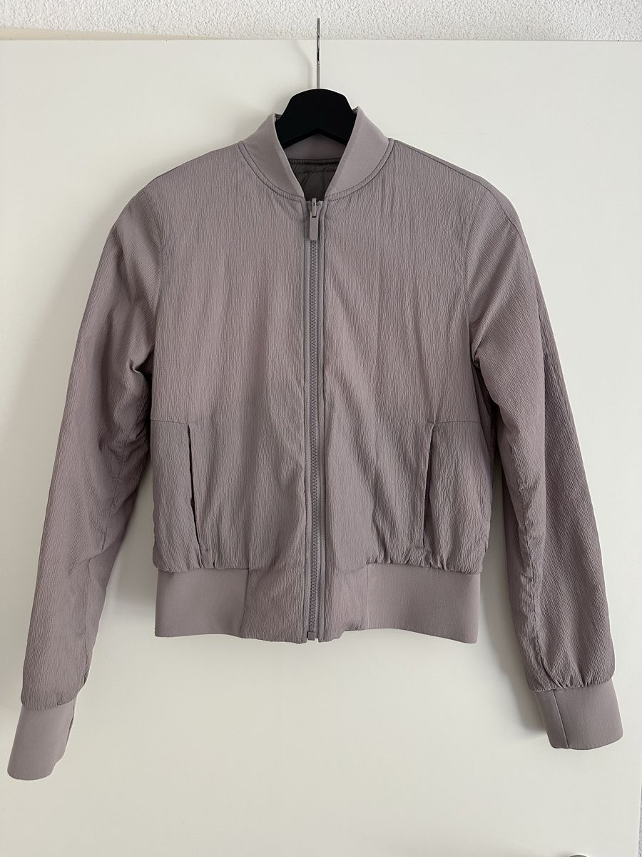 Lululemon Giacche: reversible lululemon bomber jacket size 2/EU 34 – Usato da bözberg venduto da amy_7wz8 3