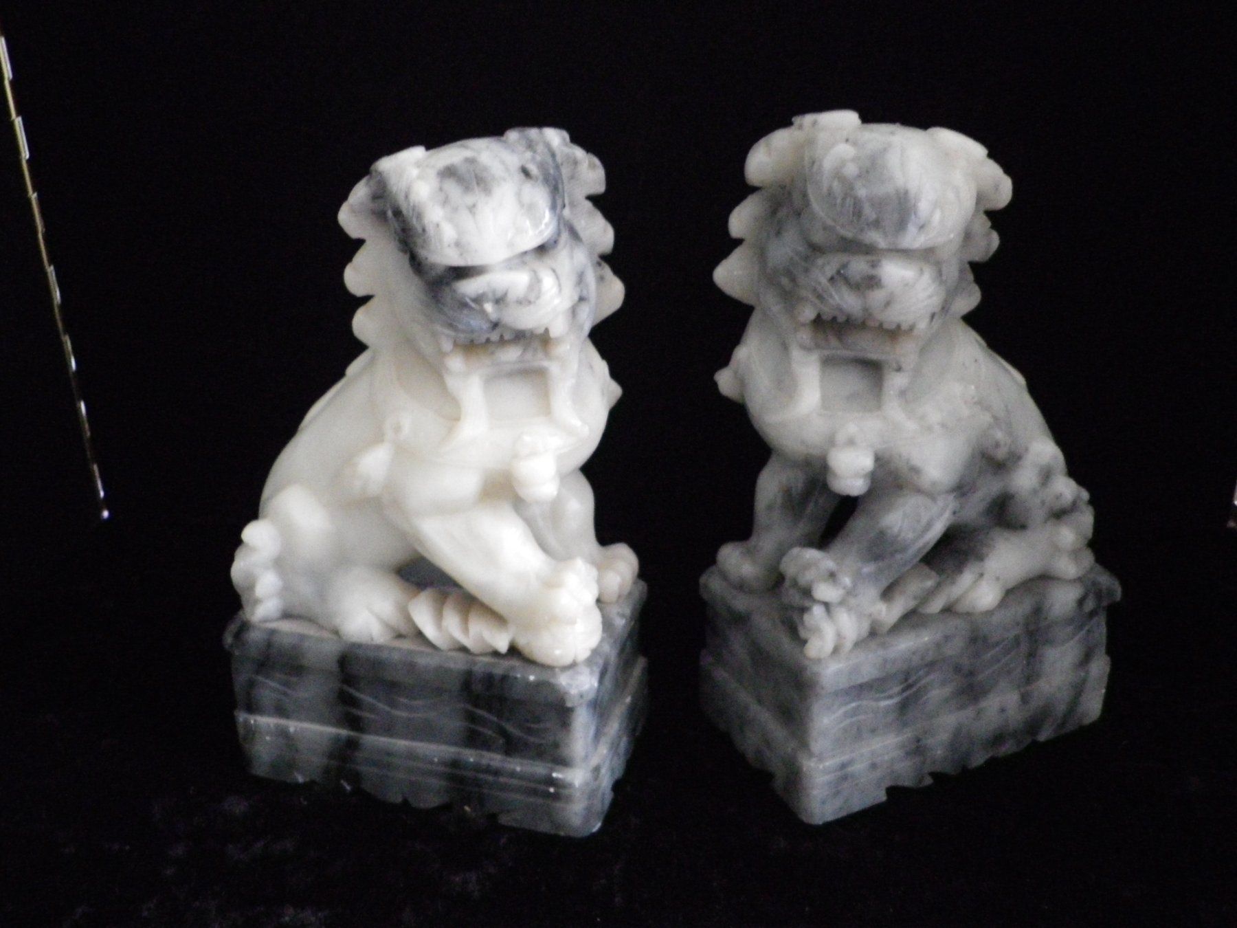 Statuette: Zwei Fu Hunde aus Marmor – Usato da Reinach BL venduto da Annodomini