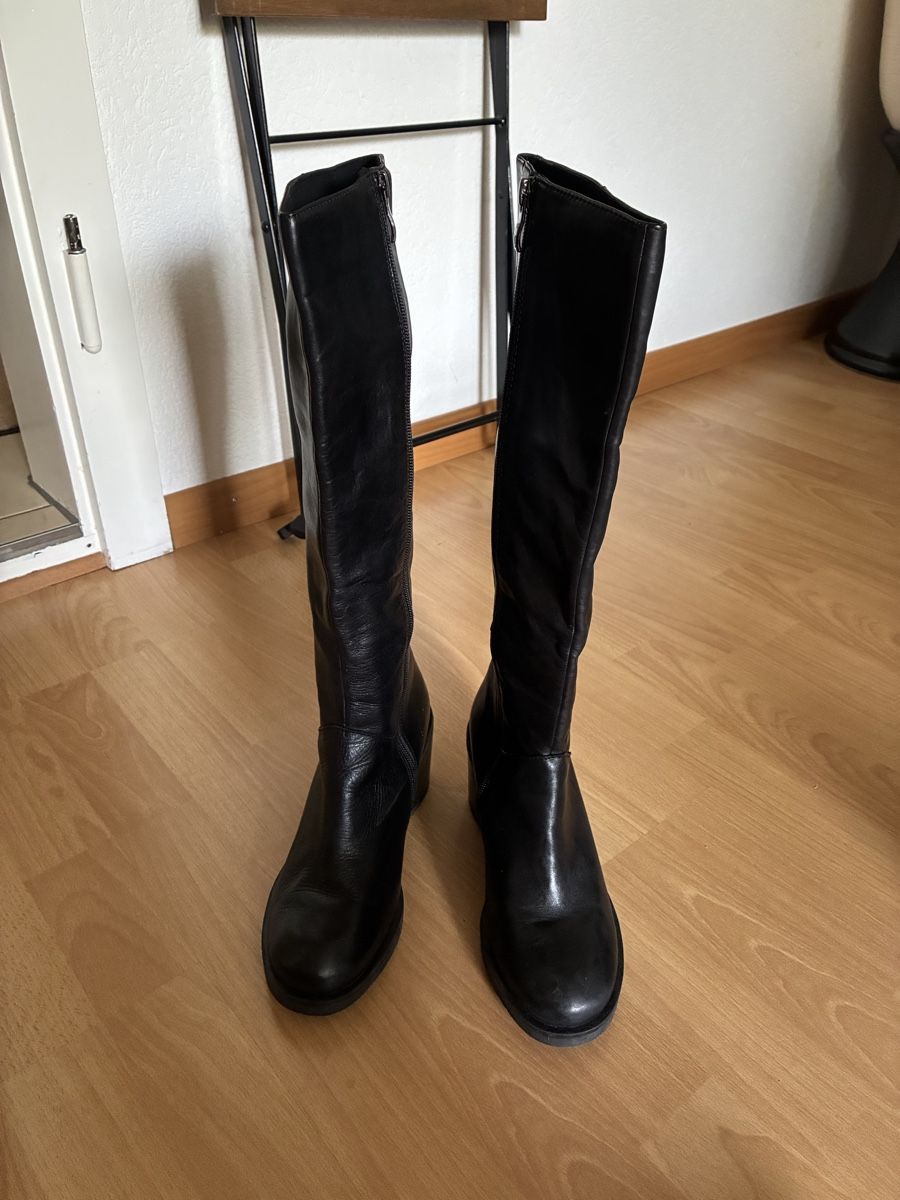 Scarpe da donna: Bottes en cuir noir Caprice – Usato da Biel/Bienne venduto da Lianumi