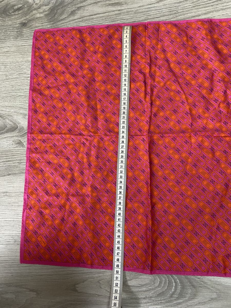 Celine Foulard & Sciarpe: Foulard Céline – Usato da Montreux venduto da Perledor 5