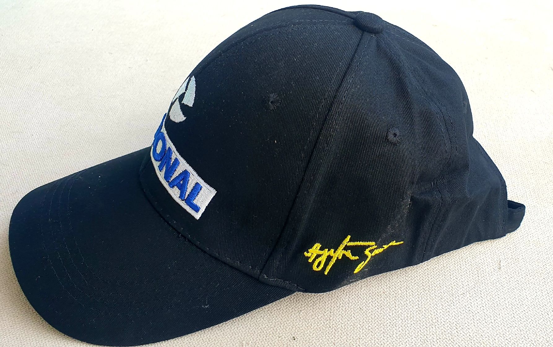 Copricapi, berretti & cappellini: ayrton senna casquette – Nuovo e nell'imballaggio originale da Hauterive NE venduto da Belem 2
