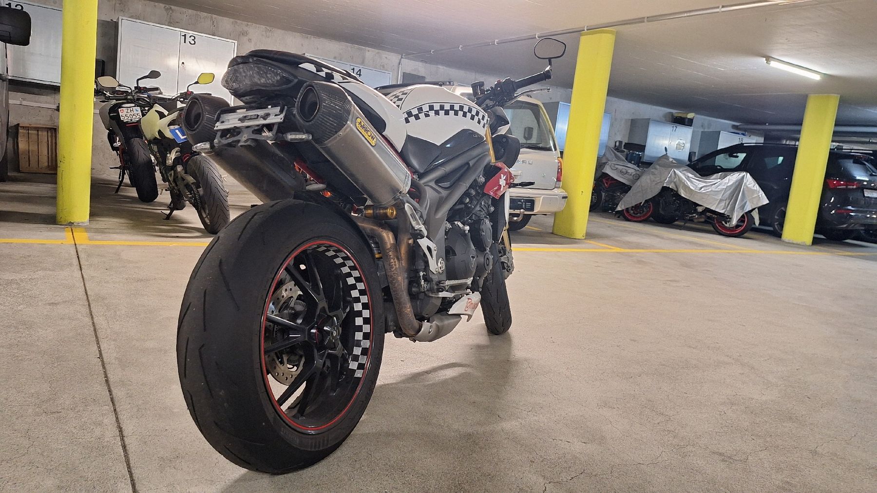 Triumph Strada: Triumph Speed Triple 1050 R – Usato da Winterthur venduto da _Mitschi_ 2